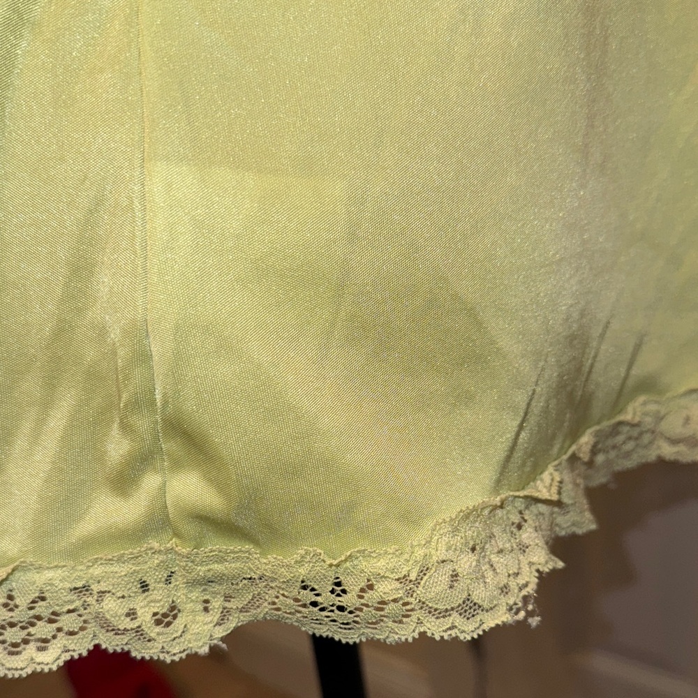 Elegant Light Green Camisole with Floral Details - Picture 7 of 16